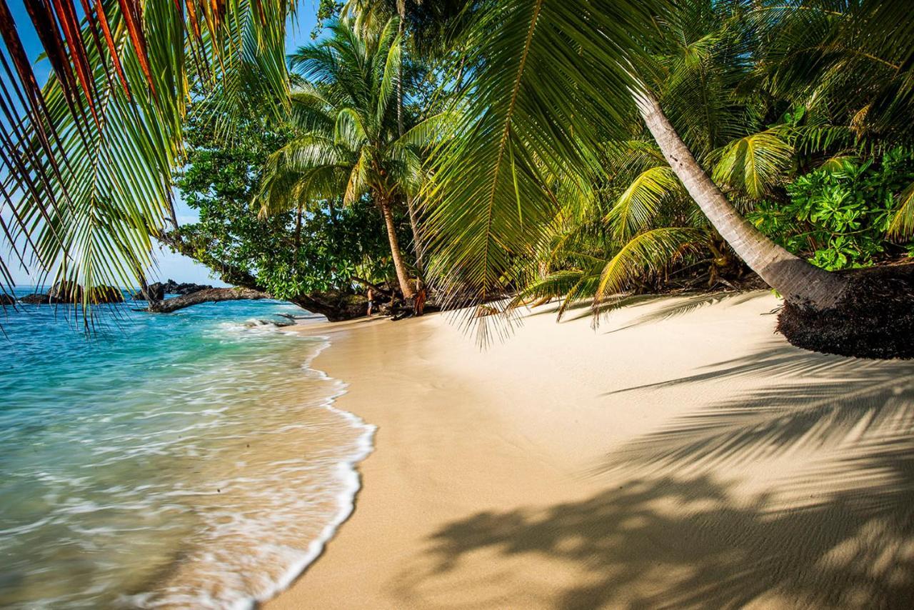 Pinang Island - Private Island Sea View Bungalows Singkil  Екстер'єр фото
