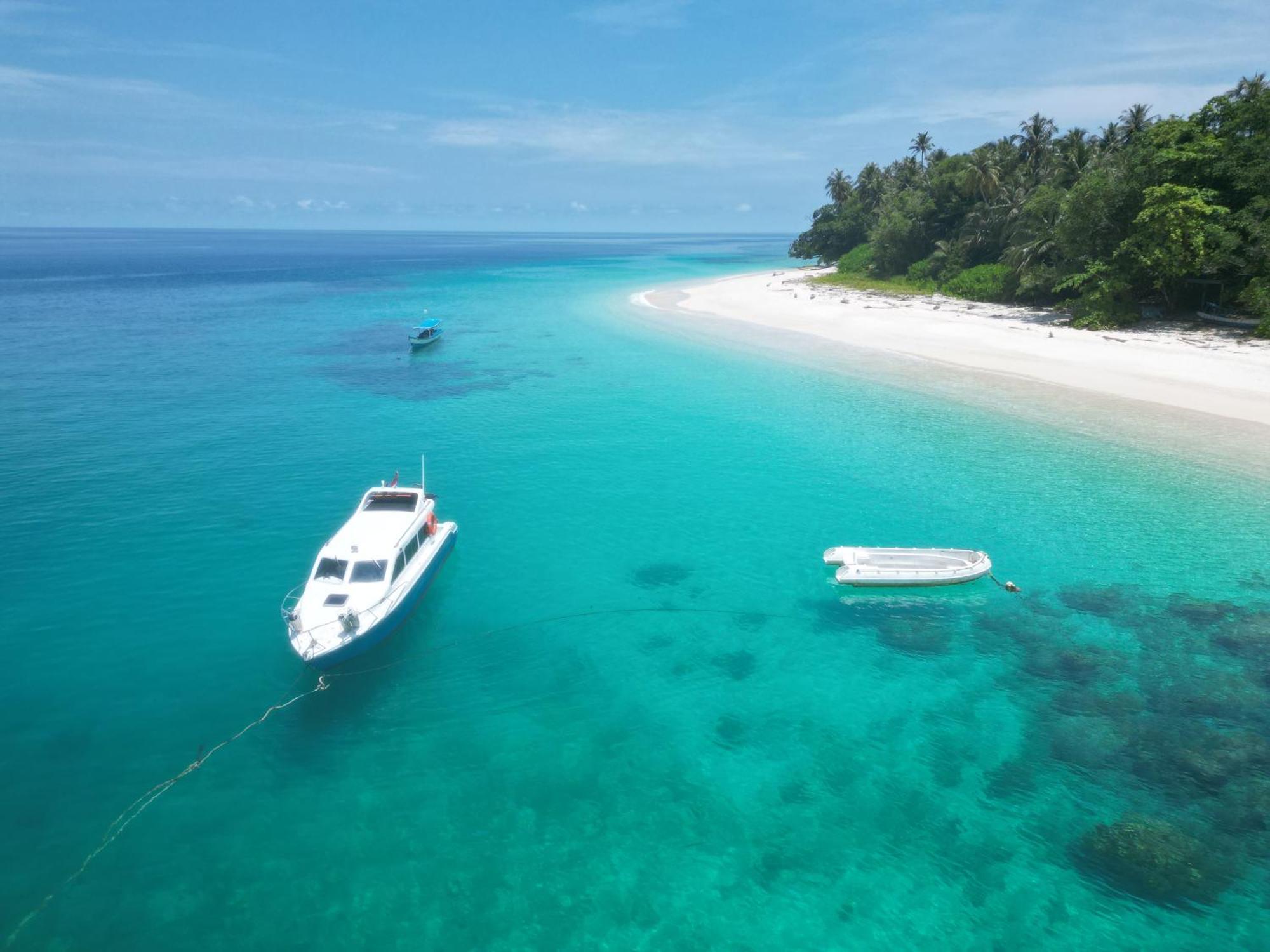 Pinang Island - Private Island Sea View Bungalows Singkil  Екстер'єр фото