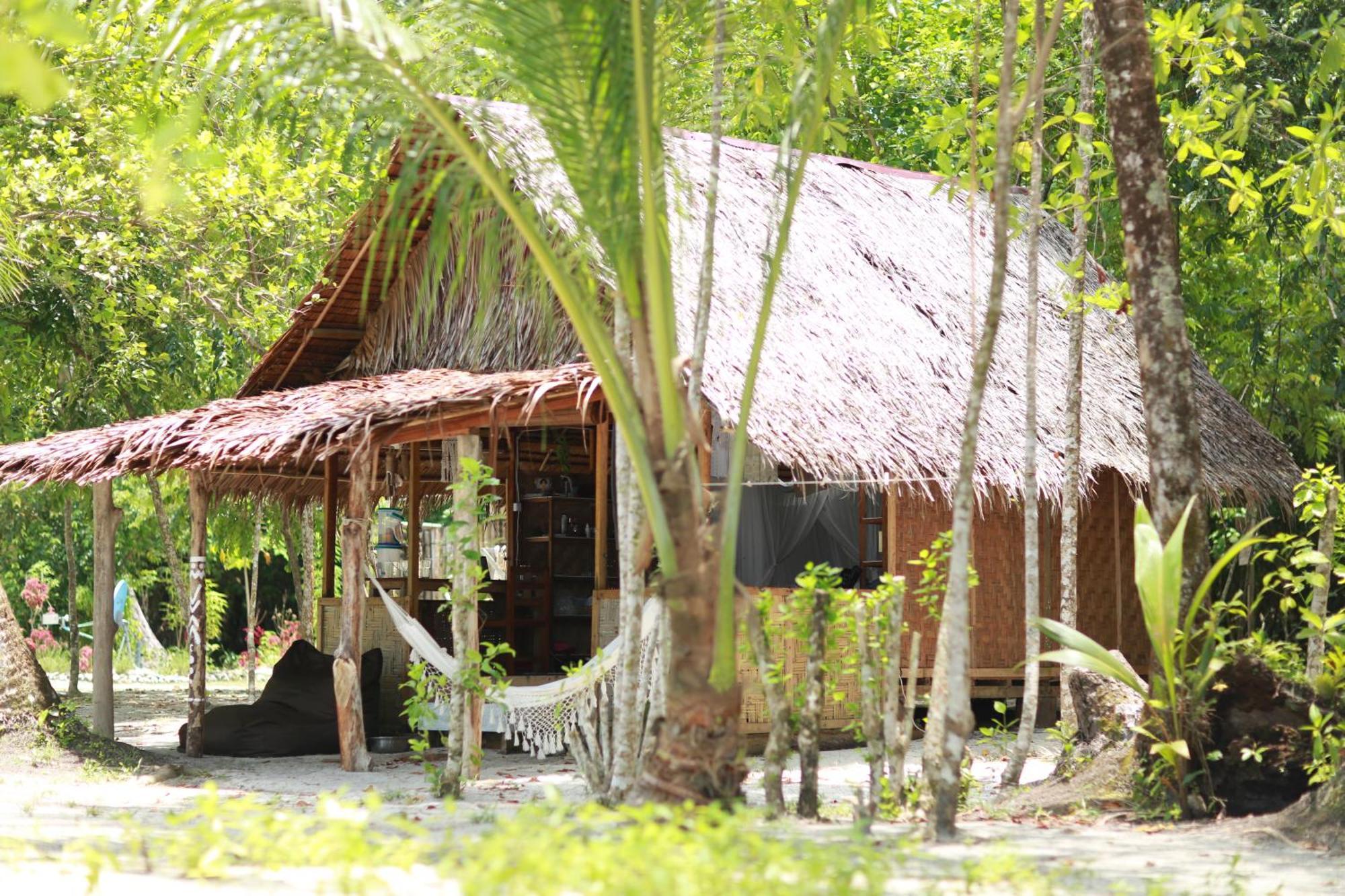 Pinang Island - Private Island Sea View Bungalows Singkil  Екстер'єр фото