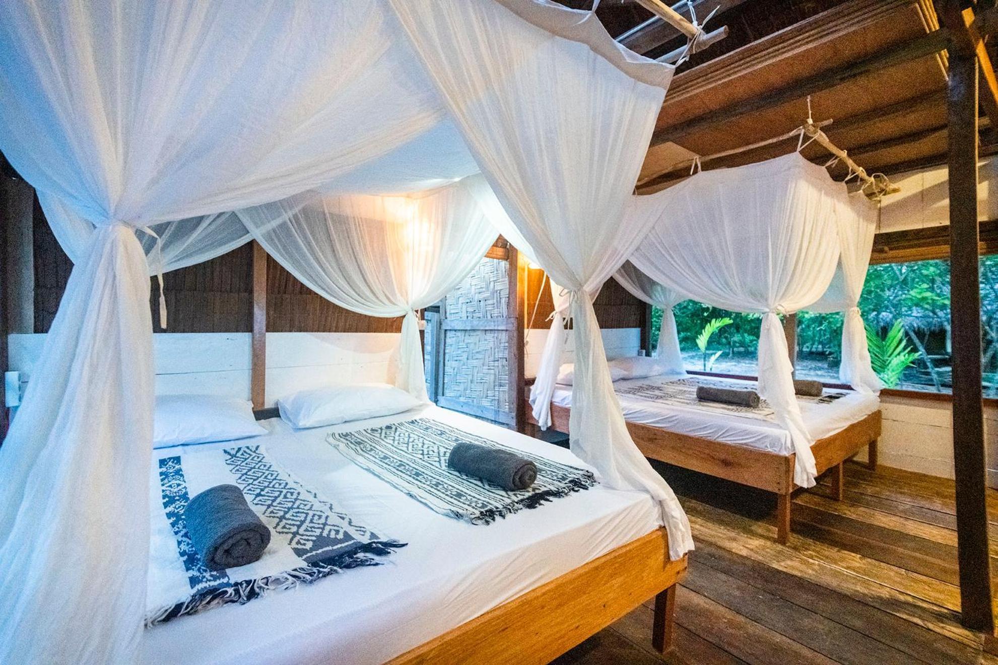 Pinang Island - Private Island Sea View Bungalows Singkil  Екстер'єр фото