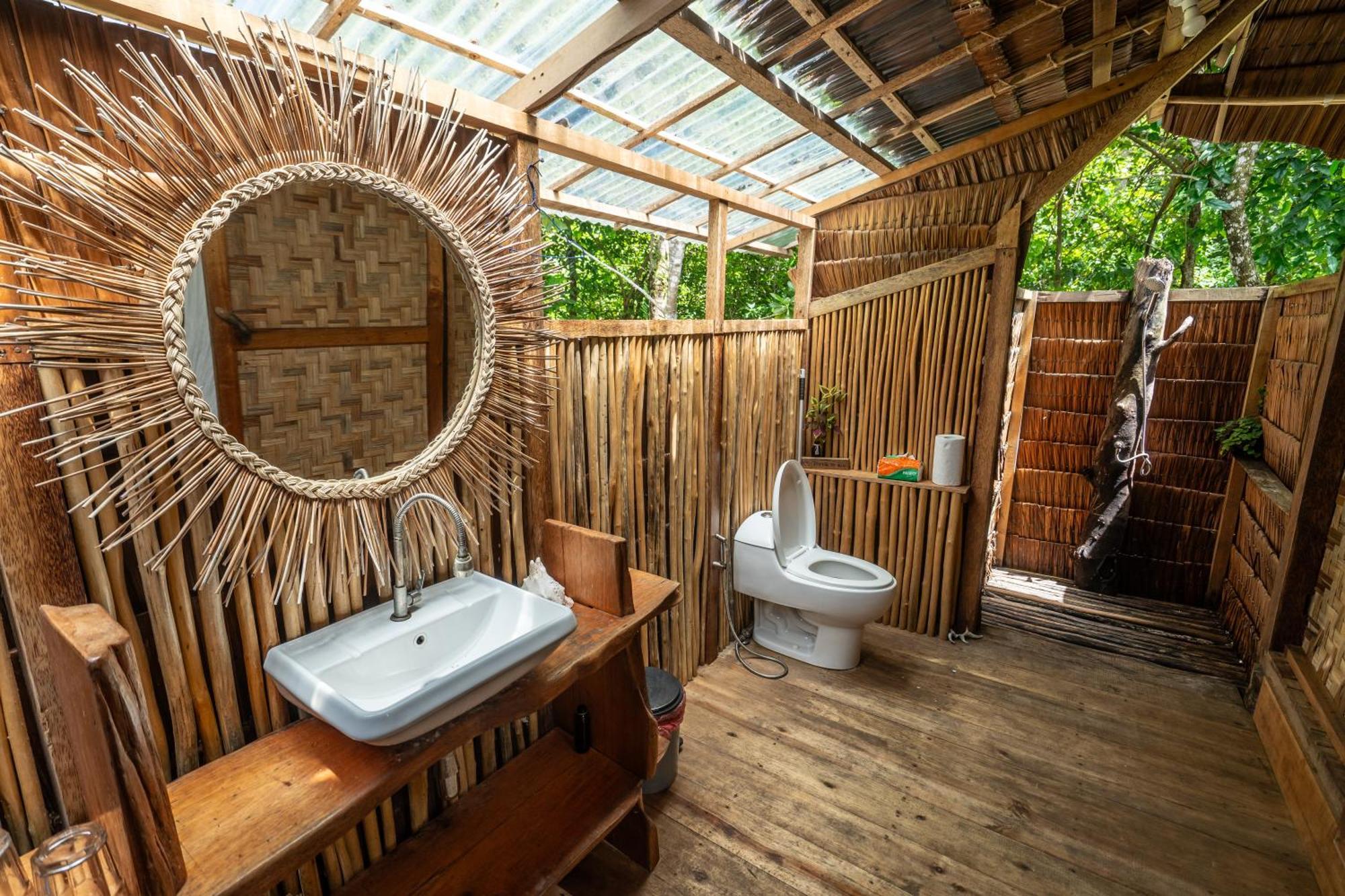 Pinang Island - Private Island Sea View Bungalows Singkil  Екстер'єр фото